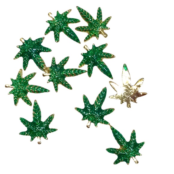 🆕 Green Enamel Gold Hemp Leaf tree nail charms - Picture 2 of 3